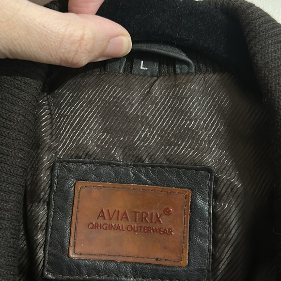 Large Leather Jacket - Picture 3 of 5